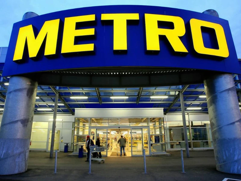 12. МетроЕго плюсы:- Большой ассортимент продукции, где продается многое что, начиная от еды и заканчивая посудой, аксессуарами, канцтоварами и т. д.- Более съедобная и более качественная продукция, которая изготавливается под их собственным производством (Aro, Fine life, Rioba), чем та же Красная Цена, 365 дней, Просто и т.д. Но само качество тоже далеко до совершенства, но в сравнении получшеМинусы:- Неудобная система пропусков. Туда нельзя зайти просто с улицы и без специальной карточки купить то, что нужно- Слишком высокая цена, дороговизна товаров. Переплачивать нет особого смысла 12. МетроЕго плюсы:- Большой ассортимент продукции, где продается многое что, начиная от еды и заканчивая посудой, аксессуарами, канцтоварами и т. д.- Более съедобная и более качественная продукция, которая изготавливается под их собственным производством (Aro, Fine life, Rioba), чем та же Красная Цена, 365 дней, Просто и т.д. Но само качество тоже далеко до совершенства, но в сравнении получшеМинусы:- Неудобная система пропусков. Туда нельзя зайти просто с улицы и без специальной карточки купить то, что нужно- Слишком высокая цена, дороговизна товаров. Переплачивать нет особого смысла