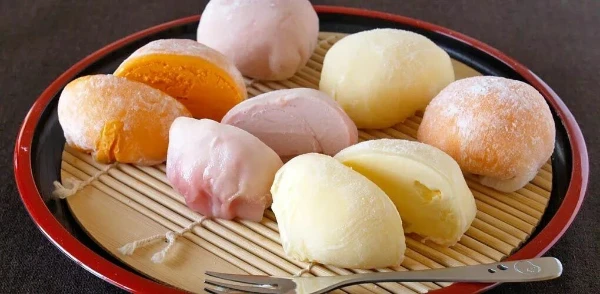 Корейская кухня — совокупность корейских национальных блюд. Её основа — рис, овощи, мясо и морепродукты, которые дополняются яркими специями и насыщенными соусами.