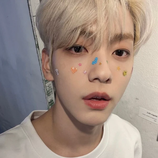kpop айдолы и герои . 
в этом тесте такие группы как : BTS, SEVENTEEN, XDINARY HEROES, STRAY KIDS, ATEEZ, TXT, ENHYPEN 
