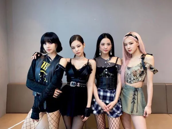  проверь на сколько хорошо ты знаешь  группу Blackpink