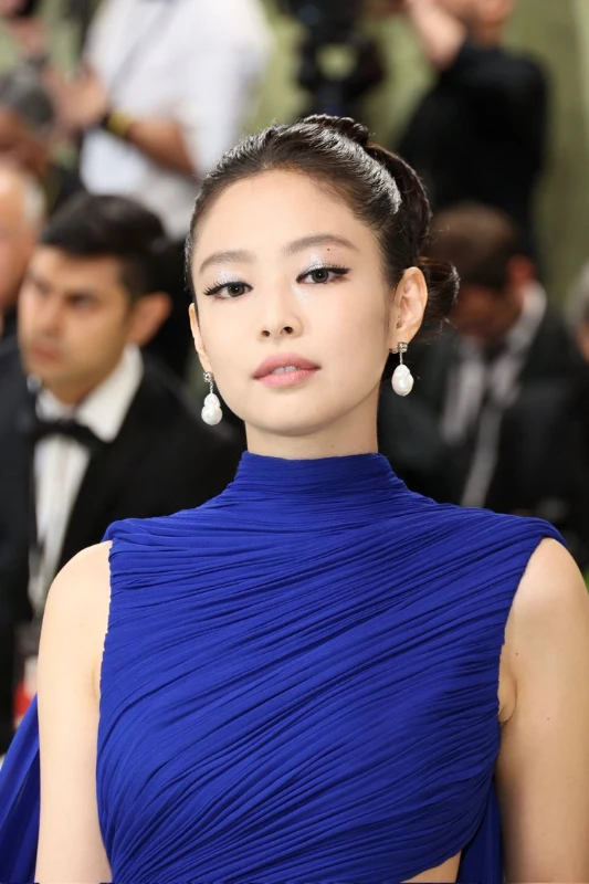 Дженни (BLACKPINK) Дженни (BLACKPINK)