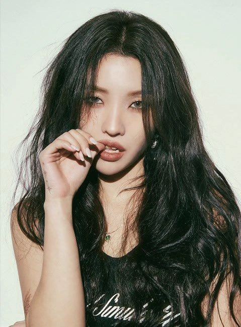 Соён ((G)I-DLE) Соён ((G)I-DLE)