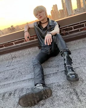 Выбери свой самый любимый образ Чонина из Stray Kids. В тесте представлены образы не только сценические, но и повседневные, а также с фотосессий и разных шоу