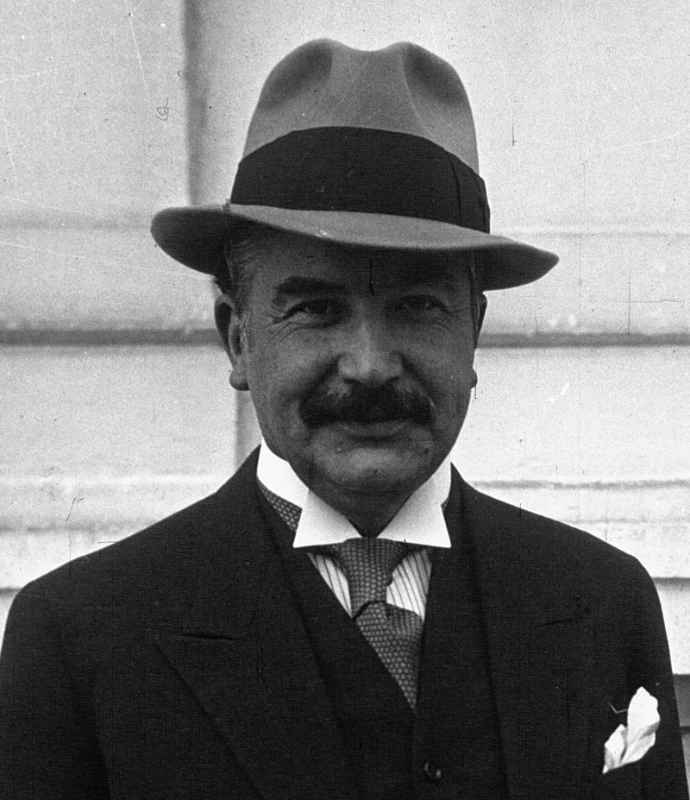 Премьер-министр Люксембурга Жозеф Беш. Премьер-министр Люксембурга Жозеф Беш.