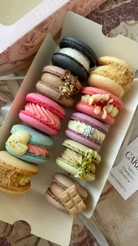 макарон - французское пирожное из миндальной муки с кремом посередине