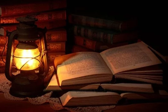 Суть викторины проста : есть 32 различных школьных предмета и по одному вопросу из каждой категории.Вам выпала возможность протестировать собственную эрудицию не на какую-то конкретную тему,а в целом.