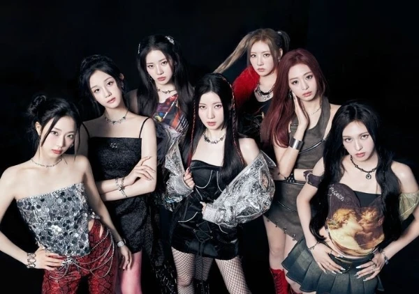 BABYMONSTER – женская группа из семи участниц компании YG Entertainment. Их дебют в полном составе состоялся 1 апреля 2024 года с мини-альбомом BABYMONS7ER