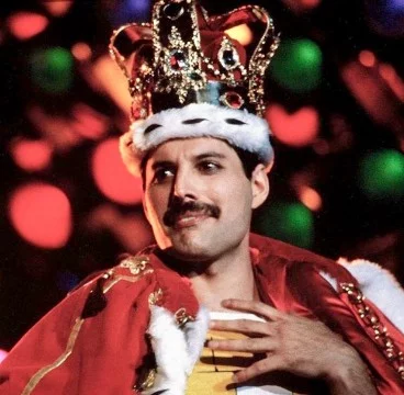 Определяем лучшую песню Фредди, записанную вне Queen. В тесте присутствуют как сольные треки, так и композиции в дуэте с Монсеррат Кабалье.