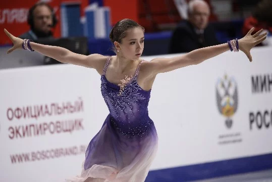 Выбираем самый красивый и удачный наряд у фигуристок (в т.ч. и из показательных выступлений)