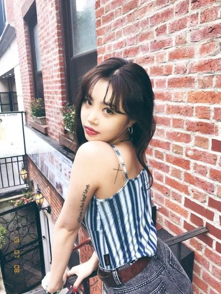 Группы: BLACKPINK, TWICE, ITZY, MAMAMOO, (G)I-DLE, AESPA, GIRLS GENERATION, IZONE, LOONA, CHUNG HA, JESSI, SUNMI