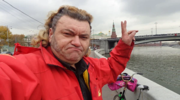 Сегодня нейросети позволяют нам услышать любимые песни голосами различных персонажей. В данной подборке Вы можете выбрать как любимый голос, так и лучшее исполнение.
P.S.: Некоторые варианты заменены