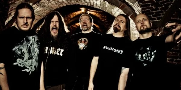 Meshuggah - это группа исполняющая музыку в жанре прогрессивного метала. Эта группа открыла и продвинула джент в массы(жанр музыки, стиль игры на гитаре). А также одна из моих любимых групп в музыке.