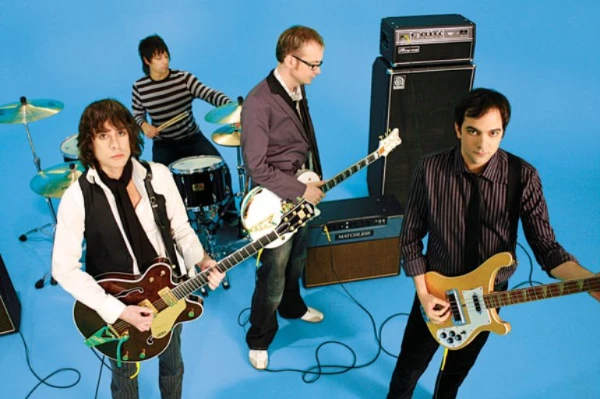 Fountains Of Wayne — поп-рок-группа, образованная в 1995 в Уильямстауне басистом Адамом Шлезингером и вокалистом/гитаристом Крисом Коллингвудом. Добавлены все песни+живые выступления