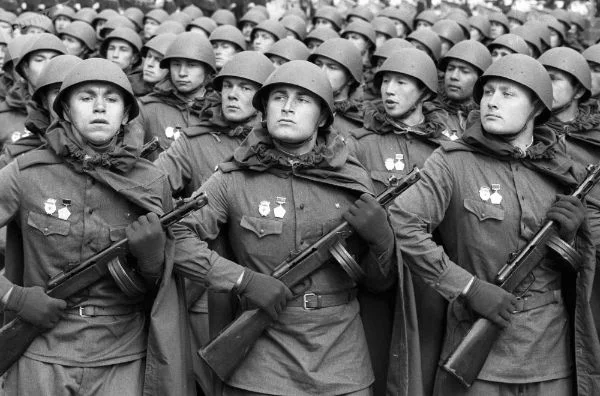 В этом турнире я предлагаю Вам выбрать лучший военный марш, военную или патриотическую песню.
Примечание: в турнире могут присутствовать похожие друг на друга марши, но используемые разными сторонами.