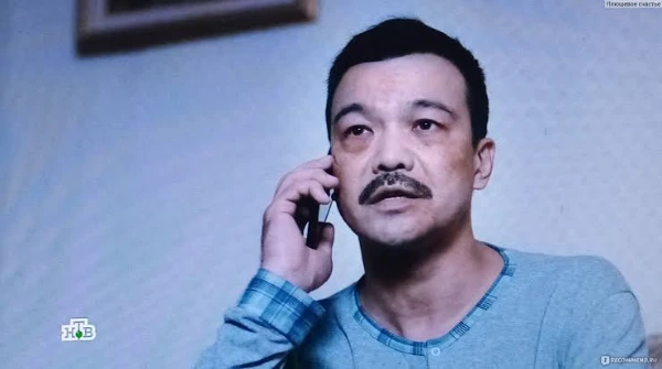 Выберите лучшего(или любимого) персонажа из сериалов у которого есть усы.