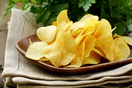 Снеки (от английского слова snack — «перекус») — это лёгкие закуски, которые можно употреблять между основными приёмами пищи 