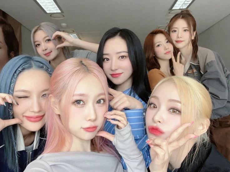 1. dreamcatcher-женская группа из 7 участниц, находящаяся под руководством Dreamcatcher Company. 1. dreamcatcher-женская группа из 7 участниц, находящаяся под руководством Dreamcatcher Company. 