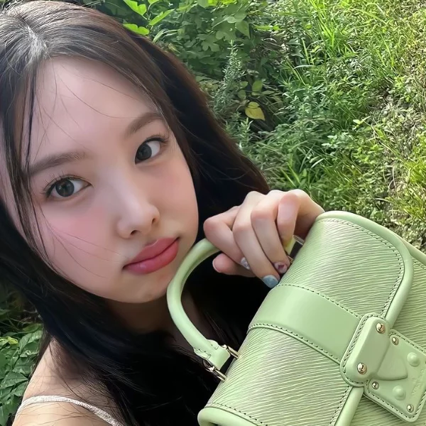всем приветик! давайте узнаем на сколько хорошо ты знаешь Наён из Twice. прекрасная девушка с прекрасным голосом. ну что, готов? погналиии 🫧