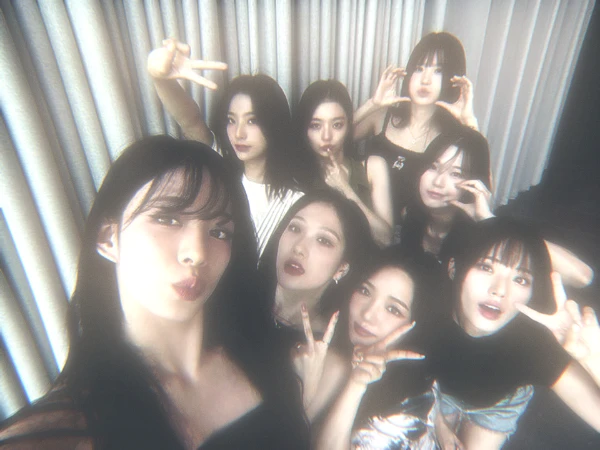 fromis_9(프로미스나인; от from idol school) - женская группа из восьми участниц компании Pledis Entertainment. Они были сформированы в рамках шоу на выживание Idol School.Удачного прохождениеミ