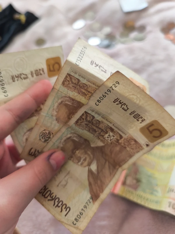 От мамы (она из Грузии). На них прикольный дядька От мамы (она из Грузии). На них прикольный дядька
