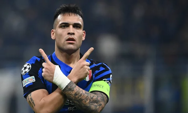 Choose the best striker (ST) of our time. 

Выбираем лучшего нападающего современности.