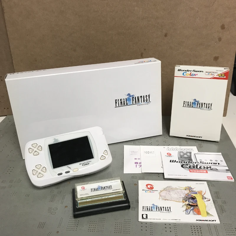 Забавно, что ремейк Final Fantasy стала не просто самой продаваемой игрой для Wonderswan Color, а её главной игрой в принципе. Даже пришлось выпустить лимитированную версию консоли, посвященную первой финалке. Забавно, что ремейк Final Fantasy стала не просто самой продаваемой игрой для Wonderswan Color, а её главной игрой в принципе. Даже пришлось выпустить лимитированную версию консоли, посвященную первой финалке.