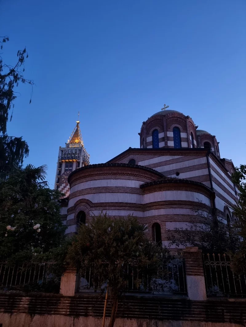 Грузинская храмовая архитектура, обманчиво проста. Красота в скромности. Грузинская храмовая архитектура, обманчиво проста. Красота в скромности.