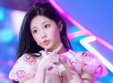 Выбери лучший AI кавер на k-pop песню, или не на k-pop, но исполненную айдолами