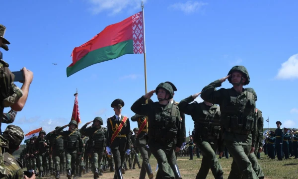 Готов ли ты проверить свои знания о военной технике Беларуси? Этот тест поможет оценить твою осведомленность об основных типах вооружения, их характеристиках и роли в современной белорусской армии.