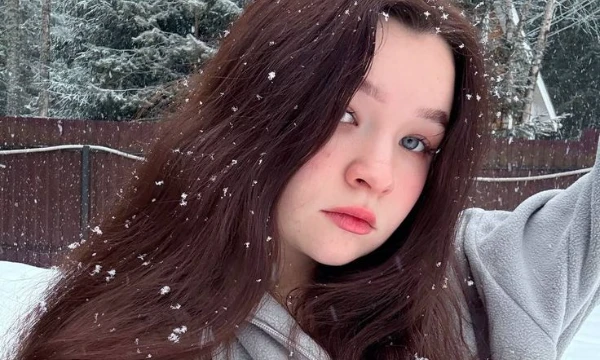 Идея не моя! В тесте будет написана строчка одной из песни, вы должны ответить какая эта песня,  маленький тестик на знания песен Алёны) 