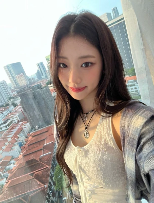 ∅ Leeyeon ⌀ - Рука из BABYMONSTER, тихий, и милый характер, поэтому. ∅ Leeyeon ⌀ - Рука из BABYMONSTER, тихий, и милый характер, поэтому.