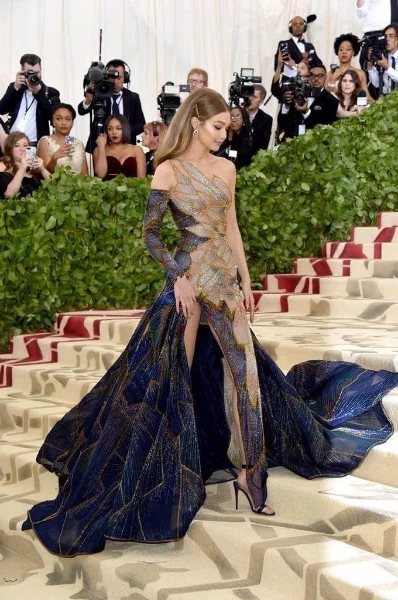 Выбираем лучший образ Met Gala за последние 8 лет. Met Gala  — ежегодное мероприятие по сбору средств в пользу Института костюма Метрополитен-музея в Нью-Йорке.