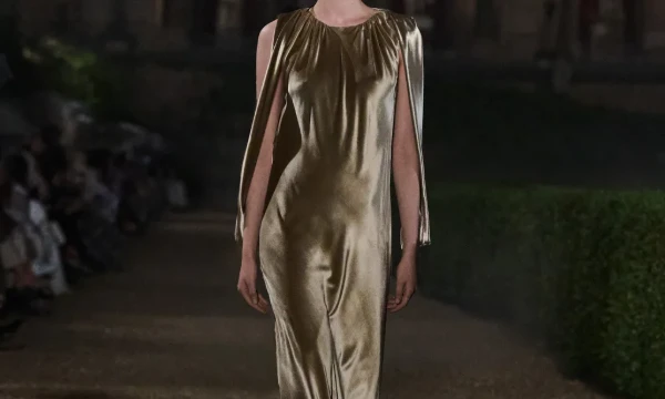 Выбери лучшее платье Dior из пяти последних коллекций, выпущенных в 2025 году: "Весна-лето 2025", "Весна-лето 2025-кутюр", "Осень-зима 2025", "Предосенняя 2025" и "Отдых 2026"