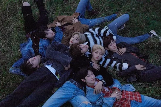 Тут присутствуют только Stray Kids, Bts,Enhypen,Txt и пару айдолов из других групп. Удачи в прохождении!!!