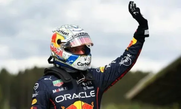 Стань гонщиком F1 в этом древе . Тут ты найдешь 20+ концовок , древо будет постоянно обновляться. Приятного прохождения.