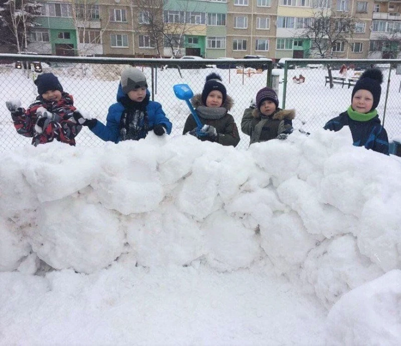 Изображение из интернета, где ребята строят крепость, похожую на нашу Изображение из интернета, где ребята строят крепость, похожую на нашу