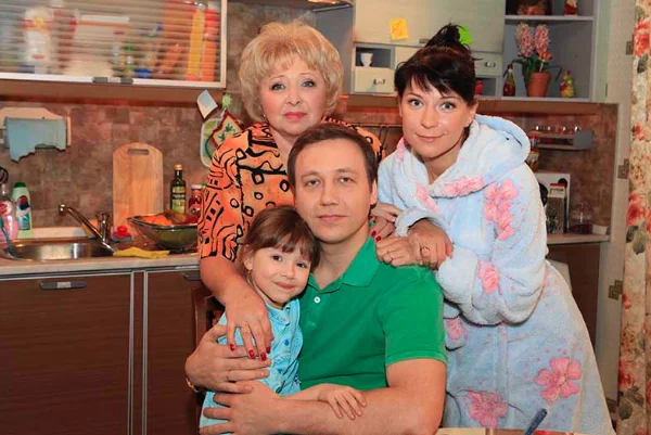 Предлагаю вспомнить всеми любимые сериалы из детства и выбрать лучшую заставку из них. Здесь присутствуют как российские, так и немного зарубежных сериалов
