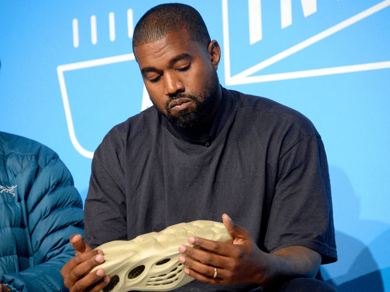 YEEZY: Полная Энциклопедия Бренда. От Nike до Independent — Эпоха, Изменившая Моду Навсегда YEEZY: Полная Энциклопедия Бренда. От Nike до Independent — Эпоха, Изменившая Моду Навсегда