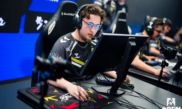 Здесь, я собрал киберов по CS2 из команд находящихся в топ-10 HLTV на момент обновления рейтинга 26.05.25 и вам предстоит угадать кто изображён на фото.
