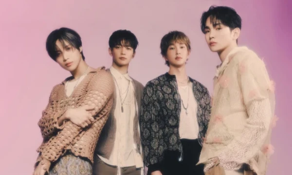 SHINee — южнокорейский бойбенд, основанный в 2008 году компанией S.M. Entertainment. Коллектив исполняет песни в жанрах K-pop, J-Pop, R&amp;B, pop, dance-pop
