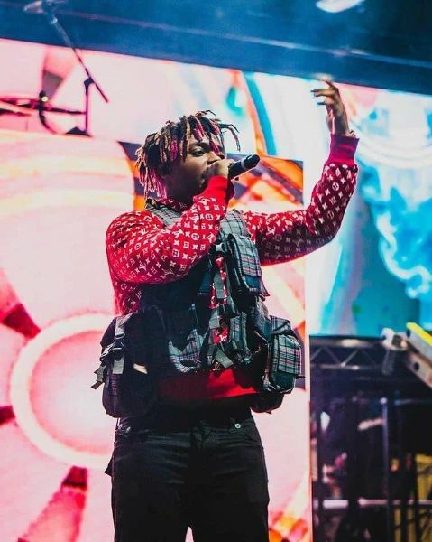 Выбери лучшую (Unreleased) песню Juice WRLD. Делитесь своим мнением в комментариях. Добавляйте треки в свой плейлист, наслаждайтесь.