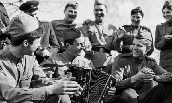 Выберите самую лучшую песню по вашему мнению второй мировой.
Тут собраны немецкие, русские, финские, итальянские и т. д. песни.