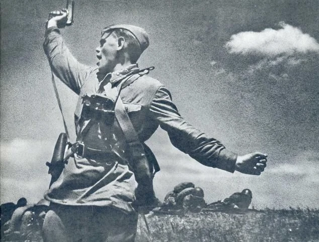 С 9 мая! С 9 мая!