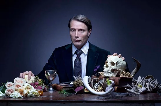 У 99% сериалов есть интро - чаще всего музыкальная заставка рекламирующая, и налаживающая на нужный лад зрителя. Выберете лучшую по вашему мнению интро из подобранных 32-х сериалов. Удачи!