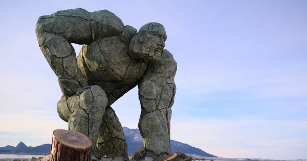 камнями не рождаются, камнями становятся 
