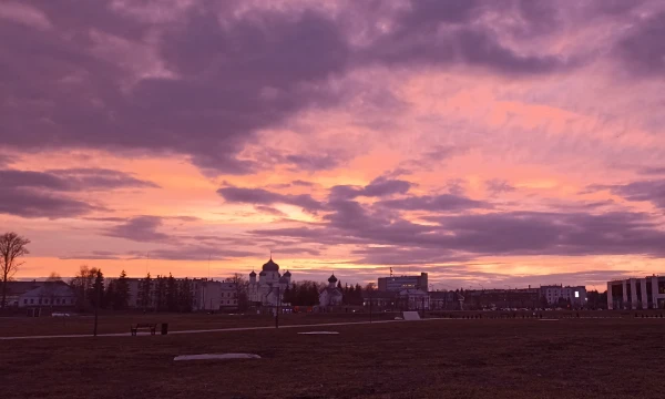 Я очень много гуляю и много фотографирую, выбери лучший закат (по секрету, тут есть рассветы) 

