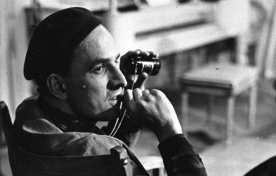 Кого я сюда включил? Брал почти всех режиссёров фильмов топ-250 кинопоиска, а также всех, кто выигрывал Оскар как лучший режиссёр. Остальные же на моё усмотрение