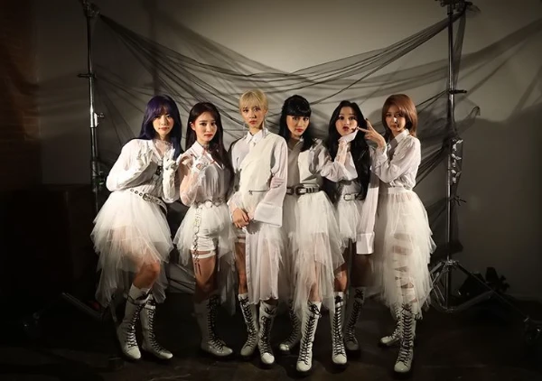 ☆Проверь на кого из участниц ты больше похож(а). Dreamcatcher (드림캐쳐) - женская группа компании Dreamcatcher Company. Они дебютировали 13 января 2017 года с синглом "Nightmare"☆