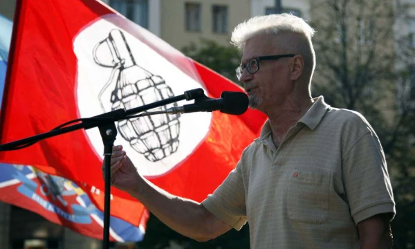 Эдуард Лимонов (1943-2020) - писатель, поэт, публицист и политик, основатель Национал-Большевистской партии и партии Другая Россия. В этом тесте я предлагаю вам выбрать лучшую цитату из его книг.