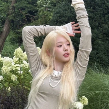 Лучшая девушка из K-pop с белыми волосами если кого забыл извините